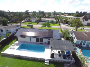 Modern pool home on the lake near Hardrock FLL airport